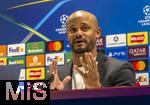 25.11.2025,  Fussball UEFA Championsleague 2025/2026: Pressekonferenz des FC Bayern M�nchen am Tag vor dem Spiel FC Arsenal - FC Bayern M�nchen, im Emirates-Stadion London (England). Trainer Vincent Kompany (FC Bayern M�nchen) steht Rede und Antwort f�r die Journalisten.
  


