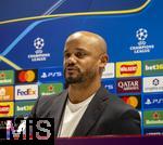 25.11.2025,  Fussball UEFA Championsleague 2025/2026: Pressekonferenz des FC Bayern M�nchen am Tag vor dem Spiel FC Arsenal - FC Bayern M�nchen, im Emirates-Stadion London (England). Trainer Vincent Kompany (FC Bayern M�nchen) steht Rede und Antwort f�r die Journalisten.
  

