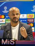 25.11.2025,  Fussball UEFA Championsleague 2025/2026: Pressekonferenz des FC Bayern M�nchen am Tag vor dem Spiel FC Arsenal - FC Bayern M�nchen, im Emirates-Stadion London (England). Trainer Vincent Kompany (FC Bayern M�nchen) steht Rede und Antwort f�r die Journalisten.
  

