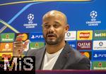 25.11.2025,  Fussball UEFA Championsleague 2025/2026: Pressekonferenz des FC Bayern M�nchen am Tag vor dem Spiel FC Arsenal - FC Bayern M�nchen, im Emirates-Stadion London (England). Trainer Vincent Kompany (FC Bayern M�nchen) steht Rede und Antwort f�r die Journalisten.
  

