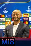 25.11.2025,  Fussball UEFA Championsleague 2025/2026: Pressekonferenz des FC Bayern M�nchen am Tag vor dem Spiel FC Arsenal - FC Bayern M�nchen, im Emirates-Stadion London (England). Trainer Vincent Kompany (FC Bayern M�nchen) steht Rede und Antwort f�r die Journalisten. 
  

