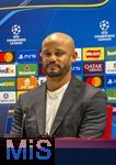 25.11.2025,  Fussball UEFA Championsleague 2025/2026: Pressekonferenz des FC Bayern M�nchen am Tag vor dem Spiel FC Arsenal - FC Bayern M�nchen, im Emirates-Stadion London (England). Trainer Vincent Kompany (FC Bayern M�nchen) steht Rede und Antwort f�r die Journalisten. 
  


