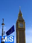 26.11.2025,  London (England), Demonstrationen in der Millionenmetropole, unter anderem gegen den Brexit. Hier hngt eine Europische Flagge in der Nhe des Big Ben Turmes.
