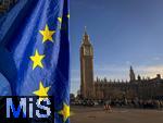 26.11.2025,  London (England), Demonstrationen in der Millionenmetropole, unter anderem gegen den Brexit. Hier hngt eine Europische Flagge in der Nhe des Big Ben Turmes.