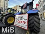 26.11.2025,  London (England), in der Millionenmetropole demonstrieren heute hunderte Bauern mit ihren groen Traktoren gegen die Britische Regierung unter Keir Starmer (Premierminister des Vereinigten Knigreiches), der die Erbschaftssteuer fr Landwirte wieder eingefhrt hat.
