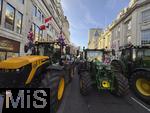 26.11.2025,  London (England), in der Millionenmetropole demonstrieren heute hunderte Bauern mit ihren groen Traktoren gegen die Britische Regierung unter Keir Starmer (Premierminister des Vereinigten Knigreiches), der die Erbschaftssteuer fr Landwirte wieder eingefhrt hat.
