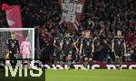 26.11.2025,  Fussball UEFA Championsleague 2025/2026: Vorrunde 5.Spieltag, FC Arsenal - FC Bayern Mnchen, im Emirates-Stadion London (England) v.l. Lennart Karl (FC Bayern Mnchen), Torwart Manuel Neuer (FC Bayern Mnchen), Dayot Upamecano (FC Bayern Mnchen), Aleksandar Pavlovic (Bayern Mnchen) , Jonathan Tah (FC Bayern Mnchen), Joshua Kimmich (FC Bayern Mnchen) und Harry Kane (FC Bayern Mnchen) lassen den Kopf hngen
  

