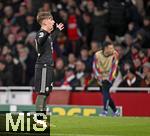 26.11.2025,  Fussball UEFA Championsleague 2025/2026: Vorrunde 5.Spieltag, FC Arsenal - FC Bayern Mnchen, im Emirates-Stadion London (England) Lennart Karl (FC Bayern Mnchen) jubelt.
  

