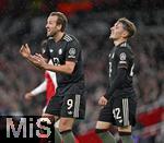 26.11.2025,  Fussball UEFA Championsleague 2025/2026: Vorrunde 5.Spieltag, FC Arsenal - FC Bayern M�nchen, im Emirates-Stadion London (England) v.l. Harry Kane (FC Bayern M�nchen) und Lennart Karl (FC Bayern M�nchen) sind unzufrieden
  

