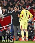 26.11.2025,  Fussball UEFA Championsleague 2025/2026: Vorrunde 5.Spieltag, FC Arsenal - FC Bayern M�nchen, im Emirates-Stadion London (England) v.l. Trainer Mikel Arteta (FC Arsenal) und Torwart David Raya (FC Arsenal) 
  

