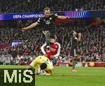 26.11.2025,  Fussball UEFA Championsleague 2025/2026: Vorrunde 5.Spieltag, FC Arsenal - FC Bayern M�nchen, im Emirates-Stadion London (England) v.l. Harry Kane (FC Bayern M�nchen) gegen Torwart David Raya (FC Arsenal) 
  

