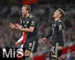 26.11.2025,  Fussball UEFA Championsleague 2025/2026: Vorrunde 5.Spieltag, FC Arsenal - FC Bayern M�nchen, im Emirates-Stadion London (England) v.l. Harry Kane (FC Bayern M�nchen) und Lennart Karl (FC Bayern M�nchen) sind unzufrieden
  

