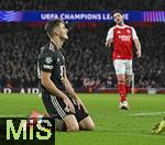 26.11.2025,  Fussball UEFA Championsleague 2025/2026: Vorrunde 5.Spieltag, FC Arsenal - FC Bayern M�nchen, im Emirates-Stadion London (England) Josip Stanisic (Bayern M�nchen) ist unzufrieden.
  

