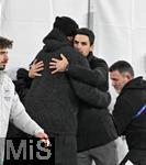 26.11.2025,  Fussball UEFA Championsleague 2025/2026: Vorrunde 5.Spieltag, FC Arsenal - FC Bayern M�nchen, im Emirates-Stadion London (England) Trainer Vincent Kompany (FC Bayern M�nchen) gratuliert Trainer Mikel Arteta (FC Arsenal) 
  

