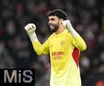 26.11.2025,  Fussball UEFA Championsleague 2025/2026: Vorrunde 5.Spieltag, FC Arsenal - FC Bayern M�nchen, im Emirates-Stadion London (England) Torwart David Raya (FC Arsenal) jubelt.
  


