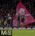 26.11.2025,  Fussball UEFA Championsleague 2025/2026: Vorrunde 5.Spieltag, FC Arsenal - FC Bayern M�nchen, im Emirates-Stadion London (England), Frust nach einem Gegentor, v.li: Joshua Kimmich (FC Bayern M�nchen), Serge Gnabry (FC Bayern M�nchen), Aleksandar Pavlovic (Bayern M�nchen)  