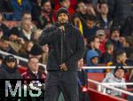 26.11.2025,  Fussball UEFA Championsleague 2025/2026: Vorrunde 5.Spieltag, FC Arsenal - FC Bayern M�nchen, im Emirates-Stadion London (England), Trainer Vincent Kompany (FC Bayern M�nchen) nachdenklich 