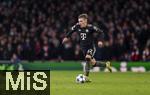 26.11.2025,  Fussball UEFA Championsleague 2025/2026: Vorrunde 5.Spieltag, FC Arsenal - FC Bayern M�nchen, im Emirates-Stadion London (England), Lennart Karl (FC Bayern M�nchen) am Ball 