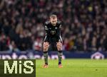 26.11.2025,  Fussball UEFA Championsleague 2025/2026: Vorrunde 5.Spieltag, FC Arsenal - FC Bayern M�nchen, im Emirates-Stadion London (England), Konrad Laimer (FC Bayern M�nchen) nachdenklich 