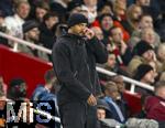 26.11.2025,  Fussball UEFA Championsleague 2025/2026: Vorrunde 5.Spieltag, FC Arsenal - FC Bayern M�nchen, im Emirates-Stadion London (England), Trainer Vincent Kompany (FC Bayern M�nchen) nachdenklich 