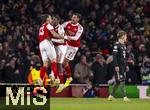 26.11.2025,  Fussball UEFA Championsleague 2025/2026: Vorrunde 5.Spieltag, FC Arsenal - FC Bayern M�nchen, im Emirates-Stadion London (England), Torjubel Riccardo Calafioro (FC Arsenal), Christhian Mosquera (FC Arsenal), William Saliba (FC Arsenal) 