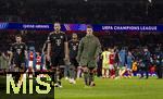 26.11.2025,  Fussball UEFA Championsleague 2025/2026: Vorrunde 5.Spieltag, FC Arsenal - FC Bayern M�nchen, im Emirates-Stadion London (England), Harry Kane (FC Bayern M�nchen), Joshua Kimmich (FC Bayern M�nchen) nach dem Spiel frustriert.
