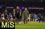 26.11.2025,  Fussball UEFA Championsleague 2025/2026: Vorrunde 5.Spieltag, FC Arsenal - FC Bayern M�nchen, im Emirates-Stadion London (England), Raphael Guerreiro (FC Bayern M�nchen), Tom Bischof (Bayern M�nchen), Harry Kane (FC Bayern M�nchen), Joshua Kimmich (FC Bayern M�nchen) nach dem Spiel frustriert.