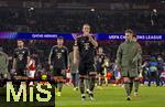 26.11.2025,  Fussball UEFA Championsleague 2025/2026: Vorrunde 5.Spieltag, FC Arsenal - FC Bayern M�nchen, im Emirates-Stadion London (England), Raphael Guerreiro (FC Bayern M�nchen), Tom Bischof (Bayern M�nchen), Harry Kane (FC Bayern M�nchen), Joshua Kimmich (FC Bayern M�nchen) nach dem Spiel frustriert.