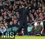 26.11.2025,  Fussball UEFA Championsleague 2025/2026: Vorrunde 5.Spieltag, FC Arsenal - FC Bayern M�nchen, im Emirates-Stadion London (England),  Trainer Vincent Kompany (FC Bayern M�nchen) gestikuliert.