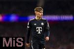 26.11.2025,  Fussball UEFA Championsleague 2025/2026: Vorrunde 5.Spieltag, FC Arsenal - FC Bayern M�nchen, im Emirates-Stadion London (England), Lennart Karl (FC Bayern M�nchen) nachdenklich.