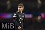 26.11.2025,  Fussball UEFA Championsleague 2025/2026: Vorrunde 5.Spieltag, FC Arsenal - FC Bayern M�nchen, im Emirates-Stadion London (England), Lennart Karl (FC Bayern M�nchen) nachdenklich.