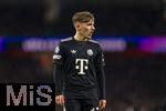 26.11.2025,  Fussball UEFA Championsleague 2025/2026: Vorrunde 5.Spieltag, FC Arsenal - FC Bayern M�nchen, im Emirates-Stadion London (England), Lennart Karl (FC Bayern M�nchen) nachdenklich.