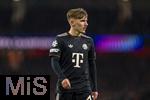 26.11.2025,  Fussball UEFA Championsleague 2025/2026: Vorrunde 5.Spieltag, FC Arsenal - FC Bayern M�nchen, im Emirates-Stadion London (England), Lennart Karl (FC Bayern M�nchen) nachdenklich.