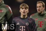 26.11.2025,  Fussball UEFA Championsleague 2025/2026: Vorrunde 5.Spieltag, FC Arsenal - FC Bayern M�nchen, im Emirates-Stadion London (England), Lennart Karl (FC Bayern M�nchen) nachdenklich 