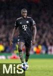 26.11.2025,  Fussball UEFA Championsleague 2025/2026: Vorrunde 5.Spieltag, FC Arsenal - FC Bayern M�nchen, im Emirates-Stadion London (England), Dayot Upamecano (FC Bayern M�nchen) am Ball 