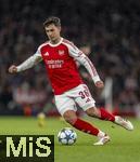 26.11.2025,  Fussball UEFA Championsleague 2025/2026: Vorrunde 5.Spieltag, FC Arsenal - FC Bayern M�nchen, im Emirates-Stadion London (England), Martin Zubimendi (FC Arsenal) am Ball 