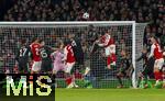26.11.2025,  Fussball UEFA Championsleague 2025/2026: Vorrunde 5.Spieltag, FC Arsenal - FC Bayern M�nchen, im Emirates-Stadion London (England), Torraumszene, Michael Olise (FC Bayern M�nchen), Aleksandar Pavlovic (Bayern M�nchen) , Jonathan Tah (FC Bayern M�nchen), Christhian Mosquera (FC Arsenal), Dayot Upamecano (FC Bayern M�nchen), Martin Zubimendi (FC Arsenal) Serge Gnabry (FC Bayern M�nchen) 