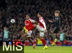26.11.2025,  Fussball UEFA Championsleague 2025/2026: Vorrunde 5.Spieltag, FC Arsenal - FC Bayern M�nchen, im Emirates-Stadion London (England), von links:  Jurrien Timber (FC Arsenal), William Saliba (FC Arsenal), Lennart Karl (FC Bayern M�nchen) 