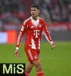 29.11.2025, Fussball Bundesliga 2025/2026, 12.Spieltag, FC Bayern Mnchen - FC St. Pauli, in der Allianz-Arena Mnchen,  Aleksandar Pavlovic (Bayern Mnchen)   nachdenklich


