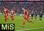 29.11.2025, Fussball Bundesliga 2025/2026, 12.Spieltag, FC Bayern Mnchen - FC St. Pauli, in der Allianz-Arena Mnchen,  Raphael Guerreiro (FC Bayern Mnchen) jubelt. v.l. Luis Diaz (FC Bayern Mnchen), Lennart Karl (FC Bayern Mnchen) und Raphael Guerreiro (FC Bayern Mnchen) 


