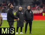 29.11.2025, Fussball Bundesliga 2025/2026, 12.Spieltag, FC Bayern M�nchen - FC St. Pauli, in der Allianz-Arena M�nchen, Co-Trainer Peter Nemeth und Torwarttrainer Sven van der Jeugt (St. Pauli) total frustriert nach der Niederlage