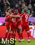 29.11.2025, Fussball Bundesliga 2025/2026, 12.Spieltag, FC Bayern M�nchen - FC St. Pauli, in der Allianz-Arena M�nchen, Torjubel von links:  Leon Goretzka (FC Bayern M�nchen), Tom Bischof (Bayern M�nchen), Nicolas Jackson (FC Bayern M�nchen), Harry Kane (FC Bayern M�nchen) 