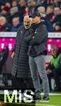 29.11.2025, Fussball Bundesliga 2025/2026, 12.Spieltag, FC Bayern M�nchen - FC St. Pauli, in der Allianz-Arena M�nchen, v.li: Co-Trainer Peter Nemeth mit Trainer Alexander Blessin (FC St. Pauli) ratlos an der Seitenlinie.