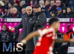 29.11.2025, Fussball Bundesliga 2025/2026, 12.Spieltag, FC Bayern M�nchen - FC St. Pauli, in der Allianz-Arena M�nchen, v.li: Co-Trainer Peter Nemeth mit Trainer Alexander Blessin (FC St. Pauli) ratlos an der Seitenlinie.