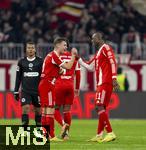 29.11.2025, Fussball Bundesliga 2025/2026, 12.Spieltag, FC Bayern M�nchen - FC St. Pauli, in der Allianz-Arena M�nchen, Torjubel von links:  Joshua Kimmich (FC Bayern M�nchen), Nicolas Jackson (FC Bayern M�nchen) 