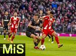 29.11.2025, Fussball Bundesliga 2025/2026, 12.Spieltag, FC Bayern M�nchen - FC St. Pauli, in der Allianz-Arena M�nchen, v.li: Arkadiusz Pyrka (FC St. Pauli) gegen Luis Diaz (FC Bayern M�nchen) 