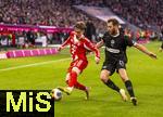 29.11.2025, Fussball Bundesliga 2025/2026, 12.Spieltag, FC Bayern M�nchen - FC St. Pauli, in der Allianz-Arena M�nchen, v.li: Lennart Karl (FC Bayern M�nchen) gegen Lars Ritzka (FC St. Pauli) 
