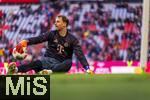 29.11.2025, Fussball Bundesliga 2025/2026, 12.Spieltag, FC Bayern M�nchen - FC St. Pauli, in der Allianz-Arena M�nchen, Torwart Manuel Neuer (FC Bayern M�nchen) nachdenklich beim Aufw�rmen.