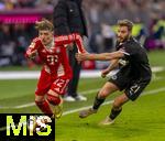 29.11.2025, Fussball Bundesliga 2025/2026, 12.Spieltag, FC Bayern M�nchen - FC St. Pauli, in der Allianz-Arena M�nchen, Lennart Karl (FC Bayern M�nchen) am Ball gegen Lars Ritzka (FC St. Pauli) 