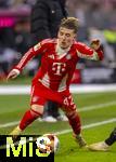29.11.2025, Fussball Bundesliga 2025/2026, 12.Spieltag, FC Bayern M�nchen - FC St. Pauli, in der Allianz-Arena M�nchen, Lennart Karl (FC Bayern M�nchen) am Ball  